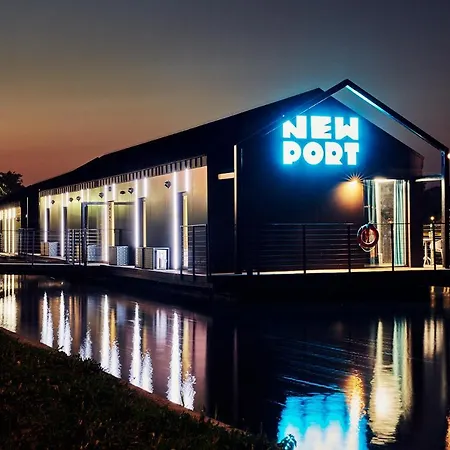 公寓式酒店 New Port 4*