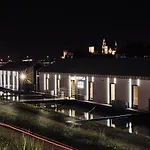 New Port On The River 4*