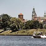 Aparthotel New Port Apartments On The River 4*