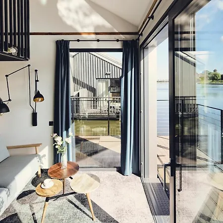 New Port - Premium Floating Apart-hotel 4*