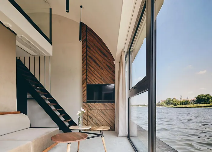 New Port מלון דירות 4*