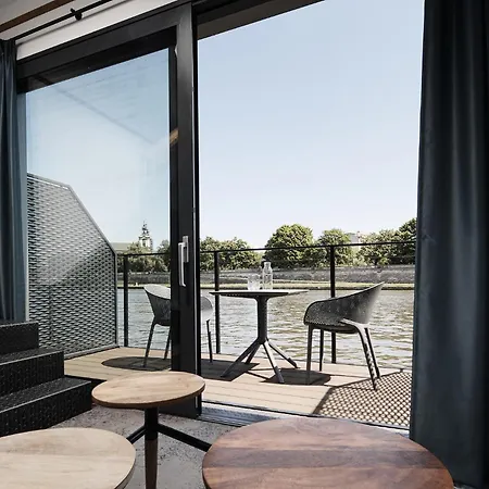 Aparthotel New Port Apartments On The River