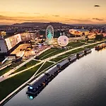 New Port Apartments On The River クラクフ