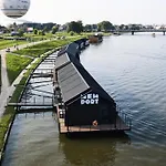 New Port Apartments On The River
