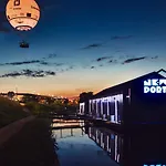 アパートホテル New Port Apartments On The River