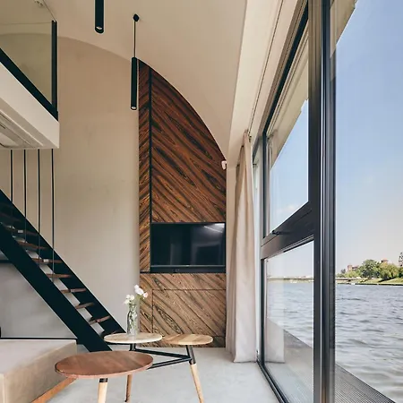 New Port - Premium Floating Апарт-отель 4*